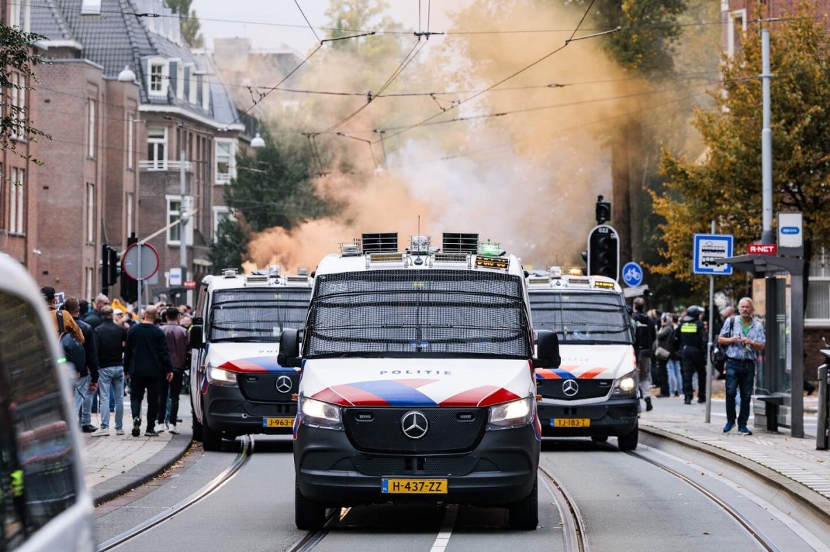 Protestos Anti-Imigração Em Amsterdam Acaba Em Vários Detidos