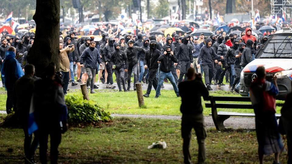 Protesto Anti-Imigração Acaba Em Confrontos Com A Polícia