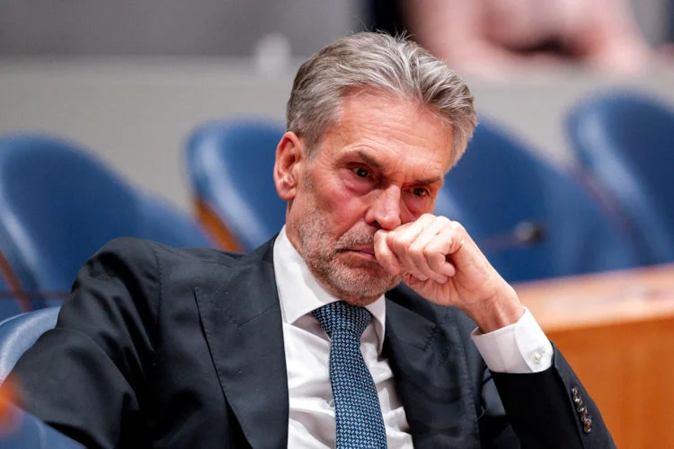 Governo Apresenta A Demissão