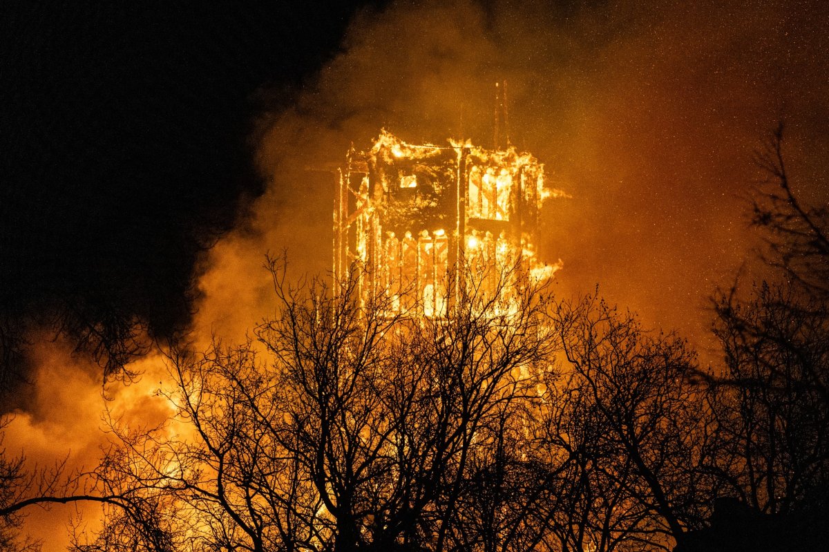 Vondelkerk momentos antes de ruir (NU.nl)