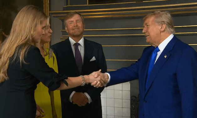 Neerlandeses Descontentes Com Pernoita Dos Reis Na Casa Branca